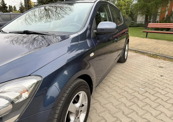 Kia Ceed cena 24900 przebieg: 145000, rok produkcji 2010 z Rymanów małe 631